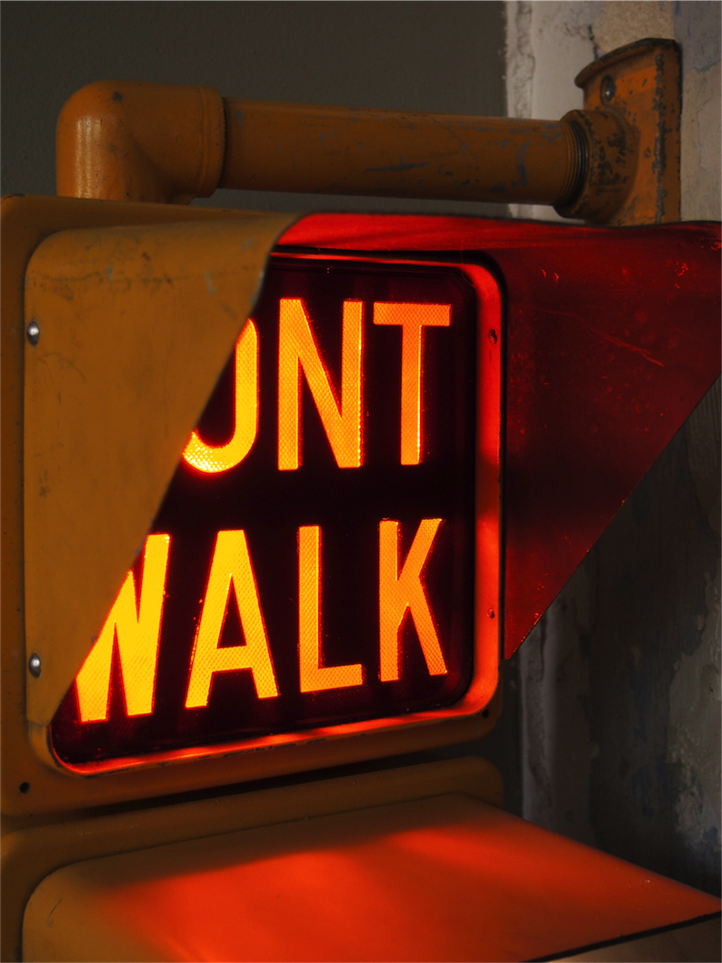 New York feu dont walk americain vintage USA jaune d'origine avec fixations murale – Image 8