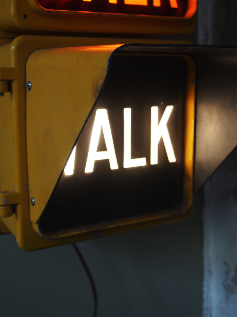 New York feu dont walk americain vintage USA jaune d'origine avec fixations murale – Image 9