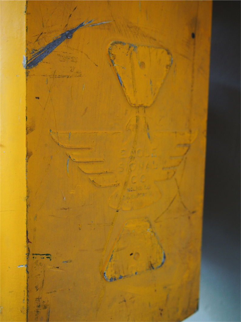 New York feu dont walk americain vintage USA jaune d'origine avec fixations murale – Image 12