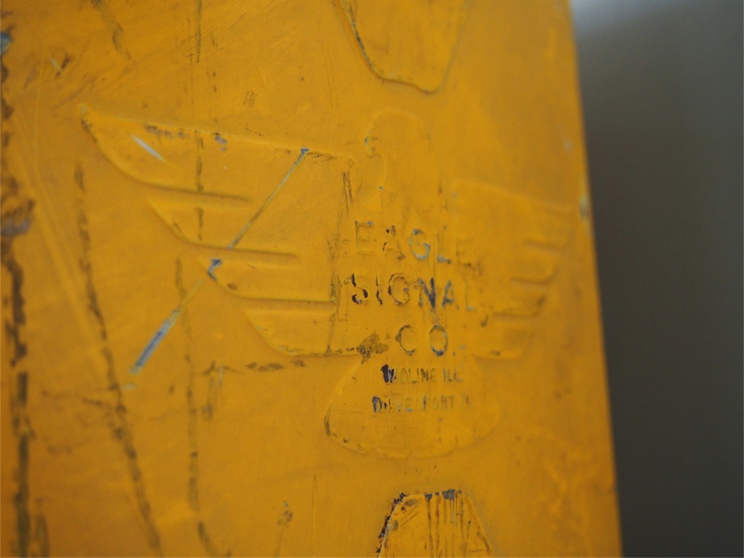 New York feu dont walk americain vintage USA jaune d'origine avec fixations murale – Image 11