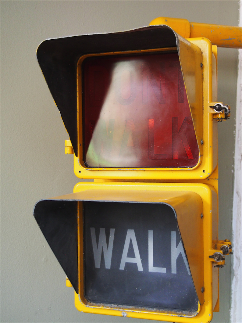 New York feu dont walk americain vintage USA jaune d'origine avec fixations murale – Image 17