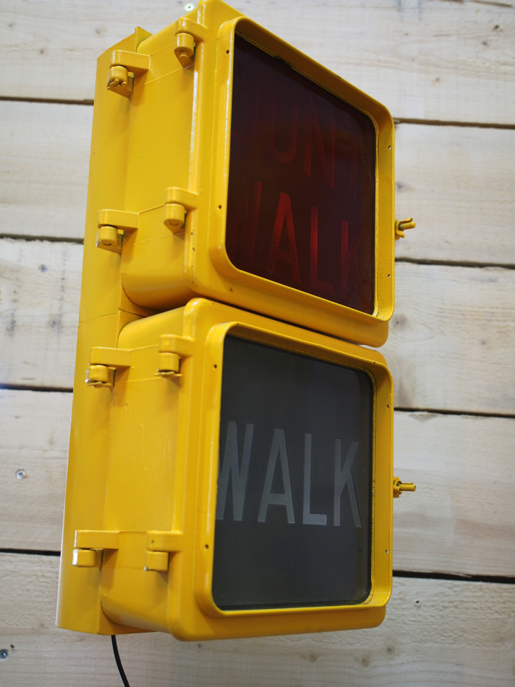 New York feu dont walk americain vintage USA jaune d'origine avec fixations murale – Image 12