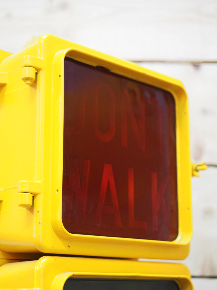 New York feu dont walk americain vintage USA jaune d'origine avec fixations murale – Image 13