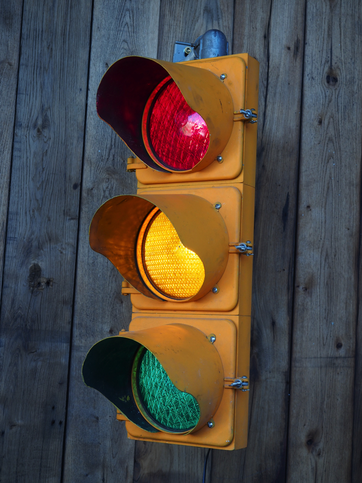 feu tricolore americain Détroit - Michigan jaune dans son jus avec double fixation murale – Image 2