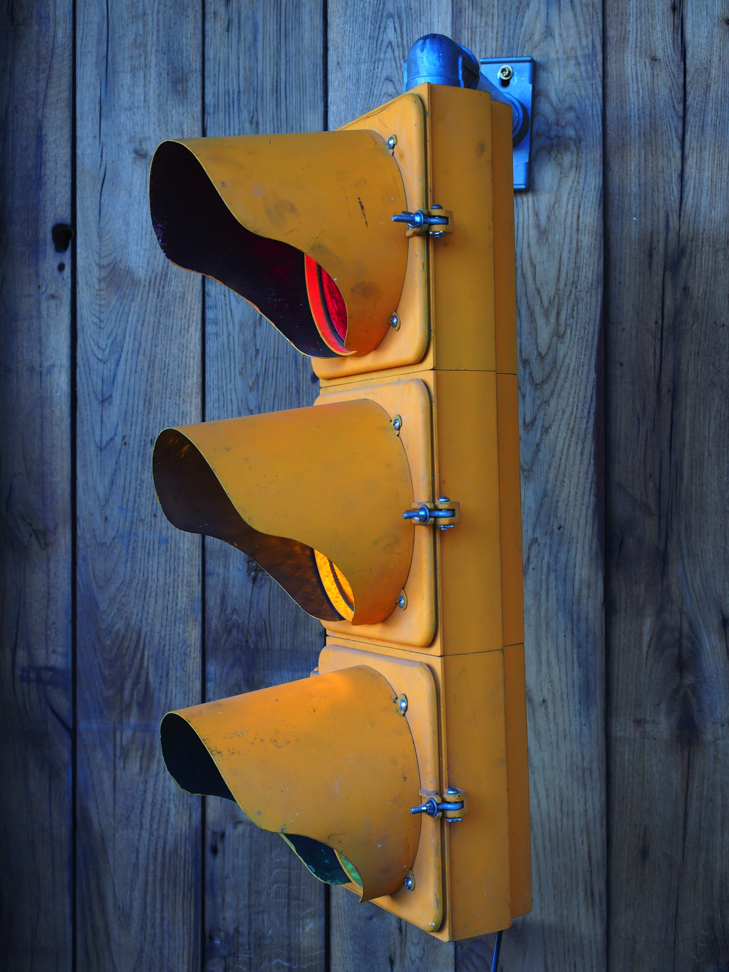 feu tricolore americain Détroit - Michigan jaune dans son jus avec double fixation murale – Image 3