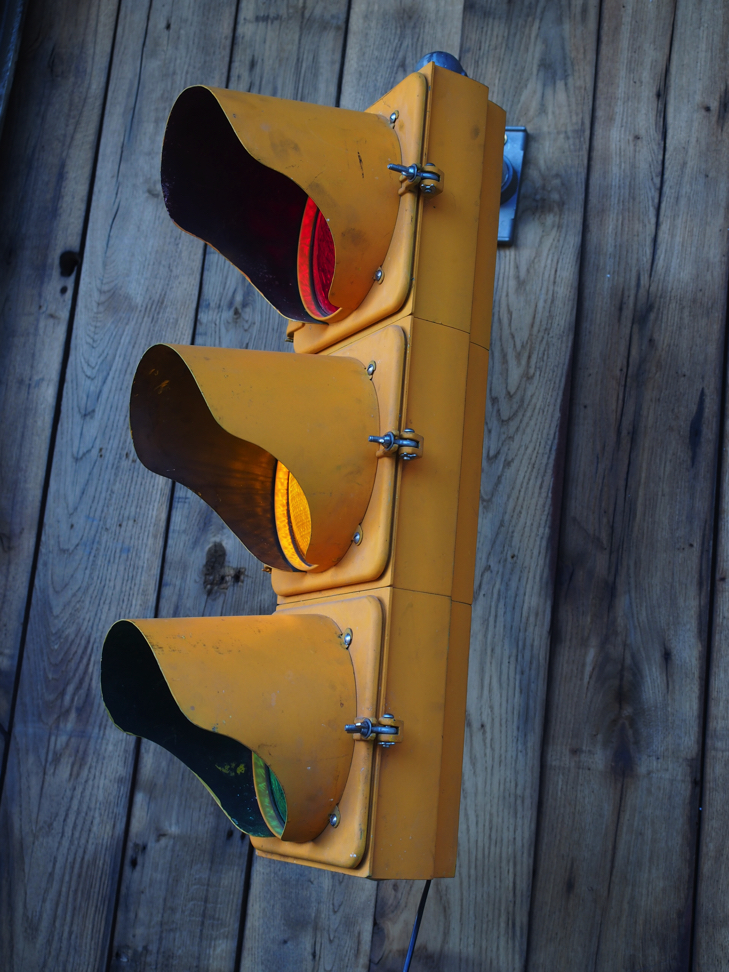 feu tricolore americain Détroit - Michigan jaune dans son jus avec double fixation murale – Image 4