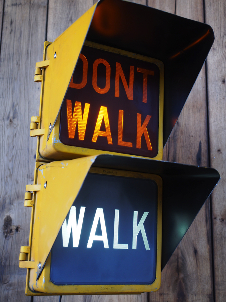 New York feu dont walk americain vintage USA jaune d'origine avec fixations murale – Image 13