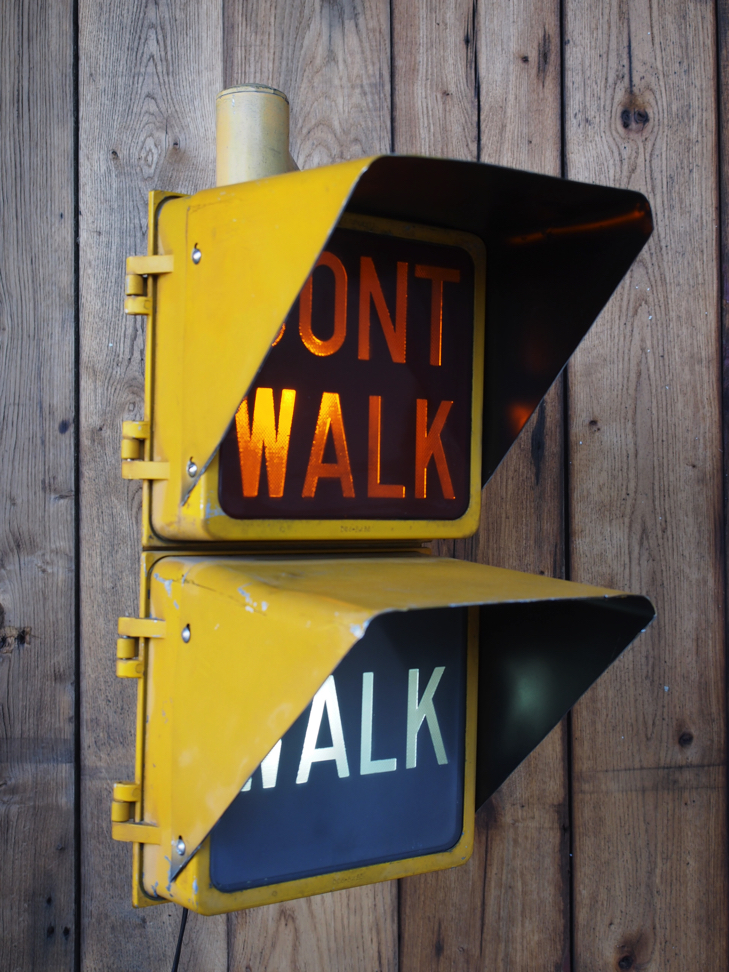 New York feu dont walk americain vintage USA jaune d'origine avec fixations murale – Image 16