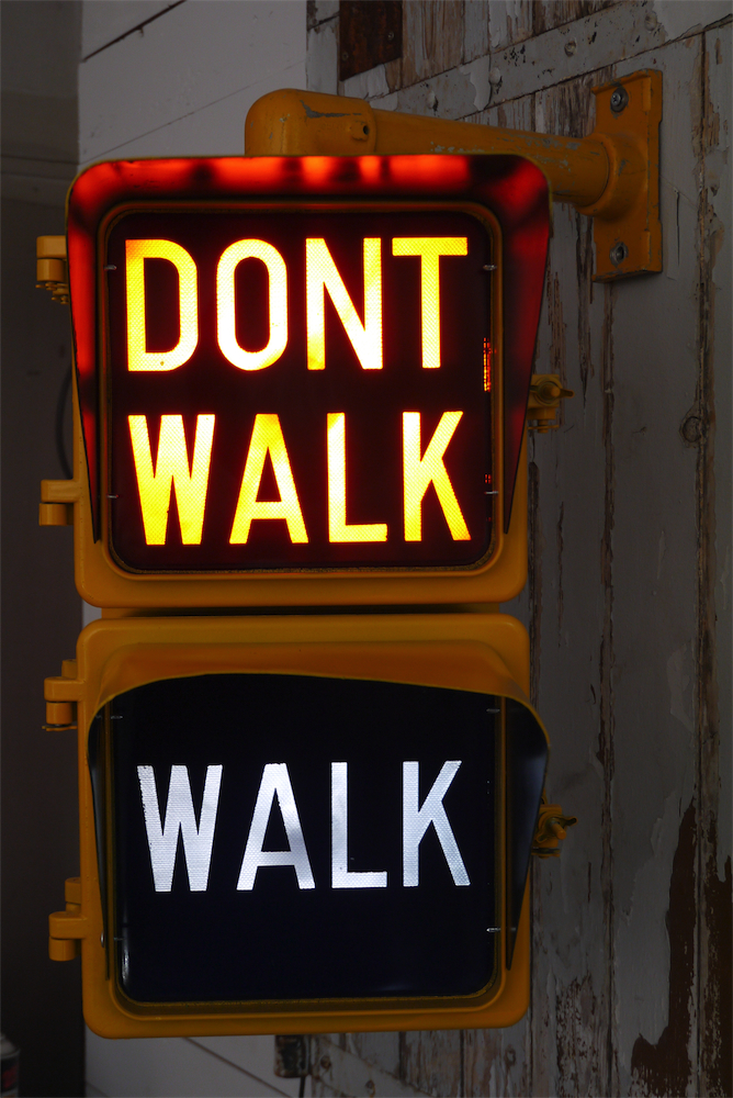 New York feu dont walk americain vintage USA jaune d'origine avec fixations murale – Image 5