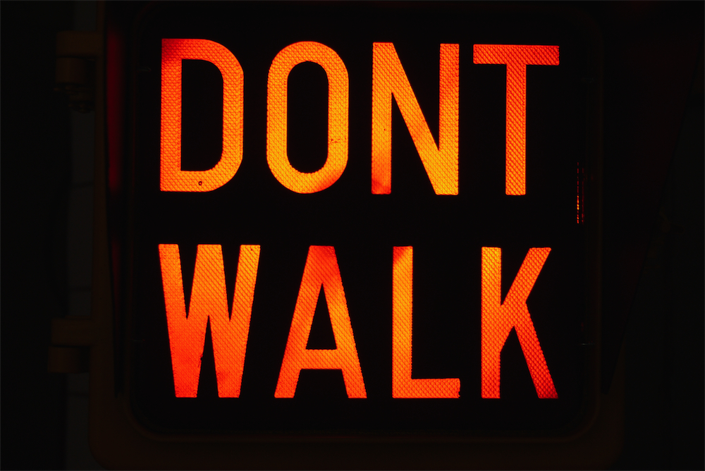 New York feu dont walk americain vintage USA jaune d'origine avec fixations murale – Image 7