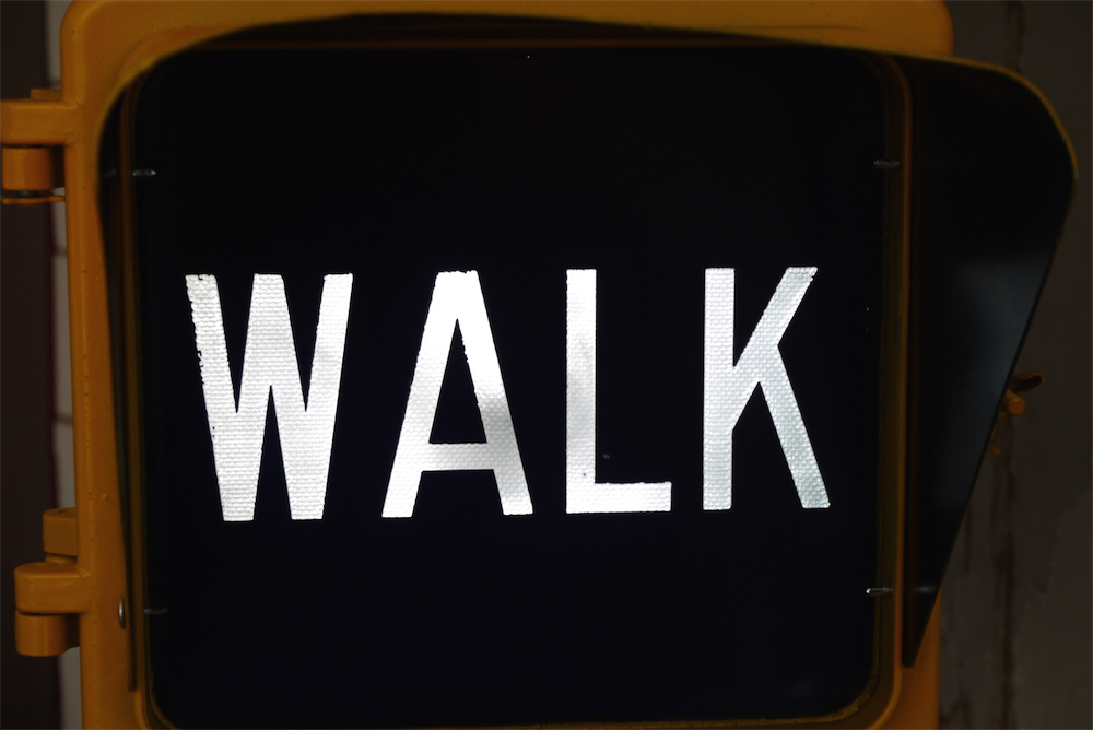 New York feu dont walk americain vintage USA jaune d'origine avec fixations murale – Image 8