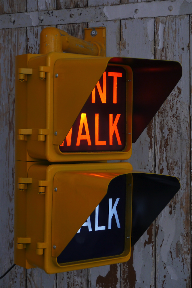 New York feu dont walk americain vintage USA jaune d'origine avec fixations murale – Image 14