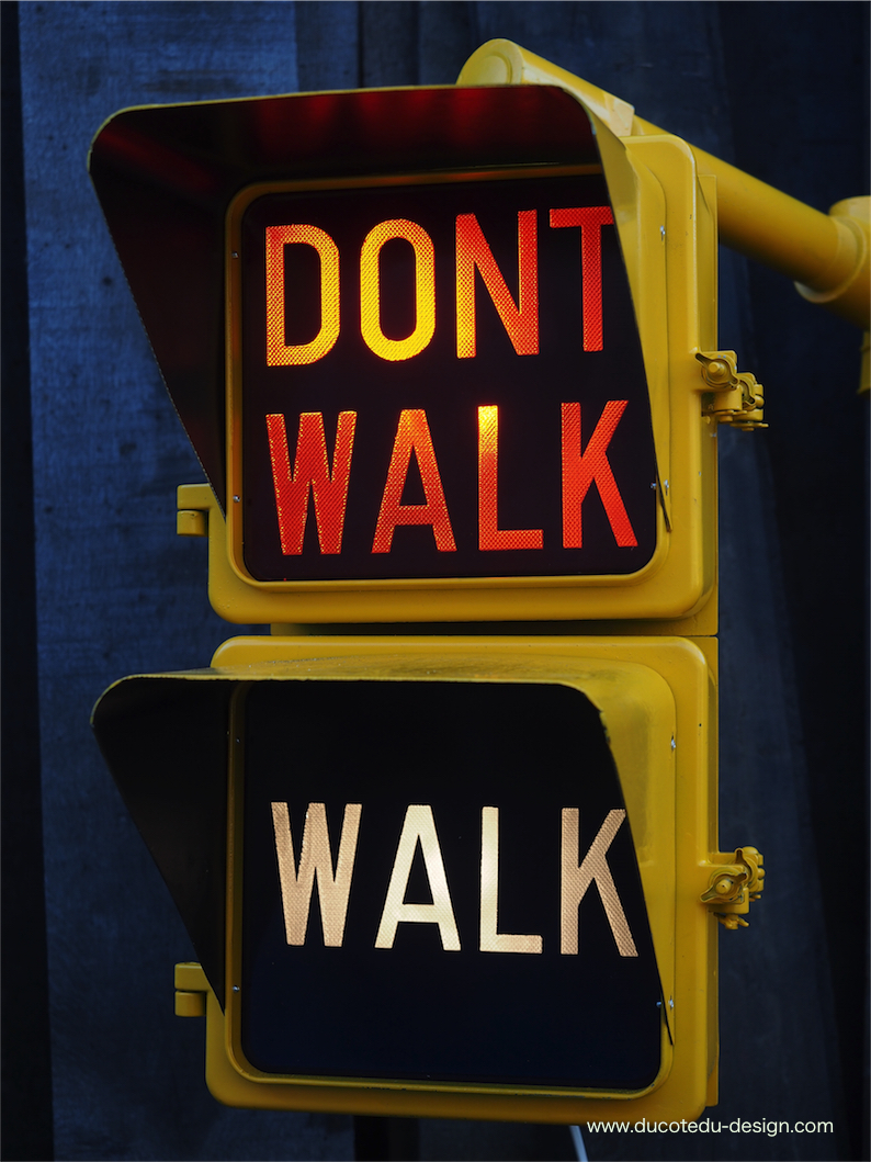 New York feu dont walk americain vintage USA jaune d'origine avec fixations murale – Image 3