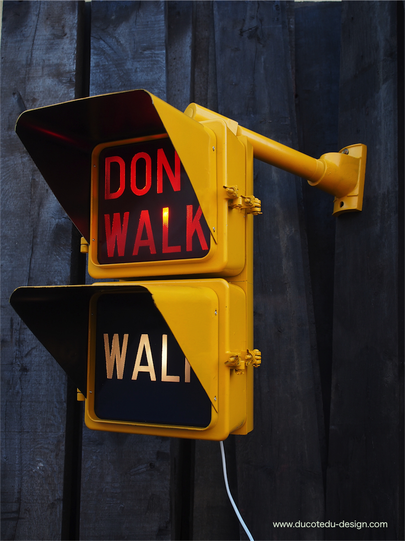 New York feu dont walk americain vintage USA jaune d'origine avec fixations murale – Image 4