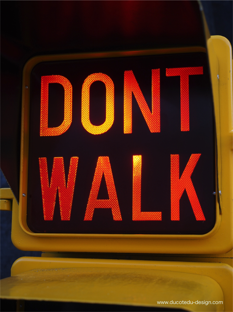 New York feu dont walk americain vintage USA jaune d'origine avec fixations murale – Image 6