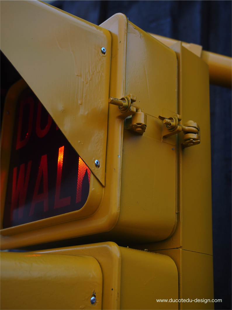 New York feu dont walk americain vintage USA jaune d'origine avec fixations murale – Image 8