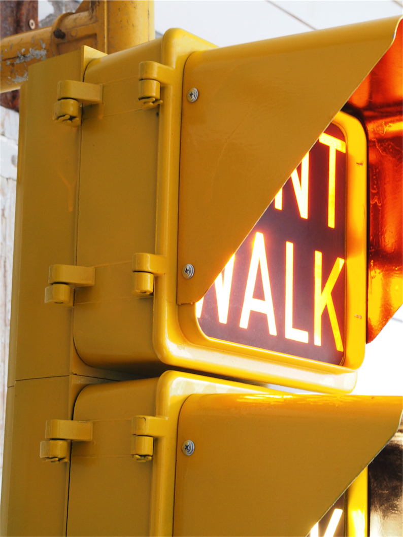 New York feu dont walk americain vintage USA jaune d'origine avec fixations murale – Image 7