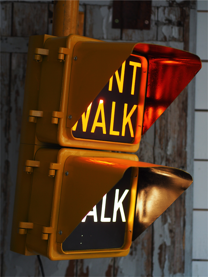 New York feu dont walk americain vintage USA jaune d'origine avec fixations murale – Image 9