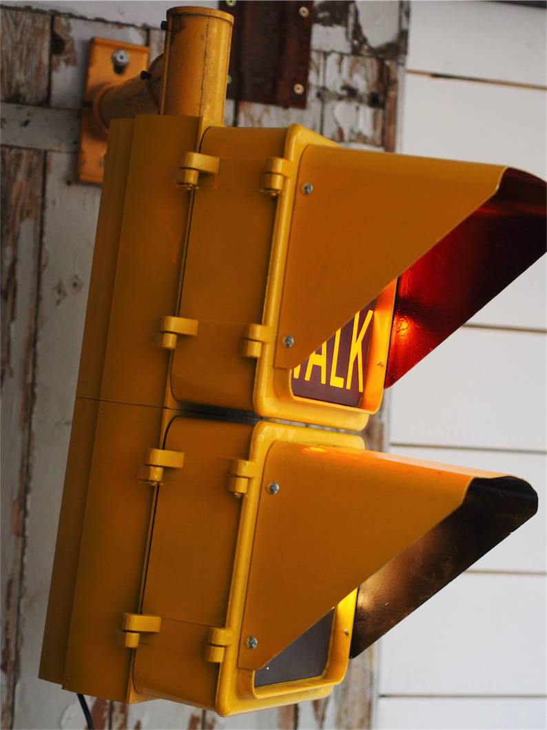 New York feu dont walk americain vintage USA jaune d'origine avec fixations murale – Image 10