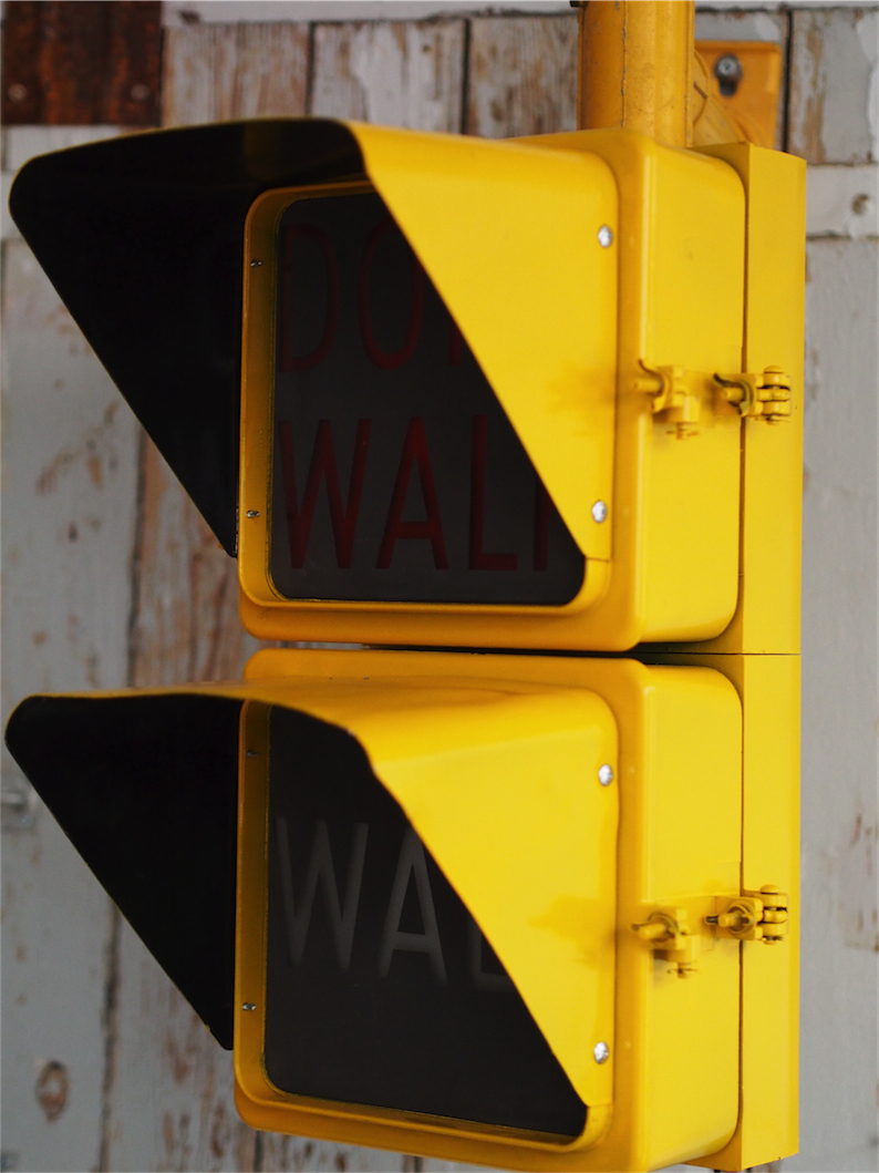 New York feu dont walk americain vintage USA jaune d'origine avec fixations murale – Image 15