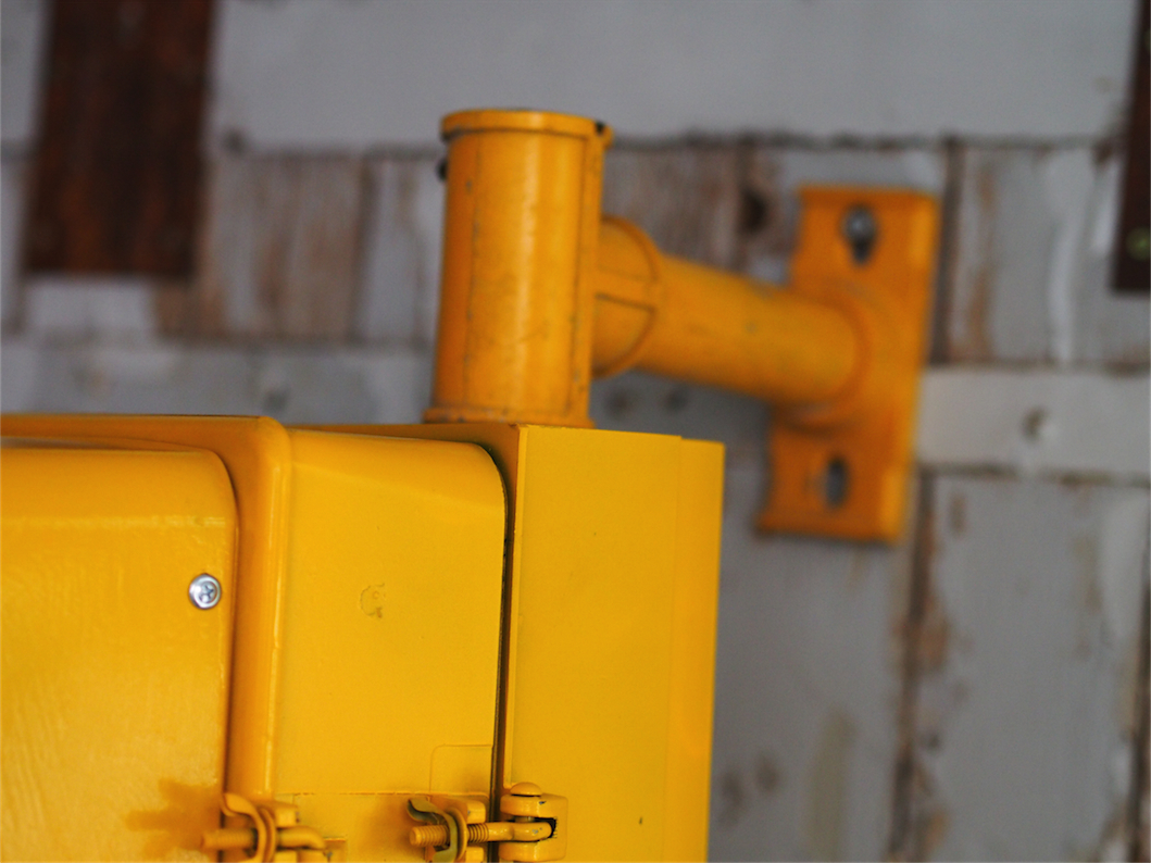 New York feu dont walk americain vintage USA jaune d'origine avec fixations murale – Image 16