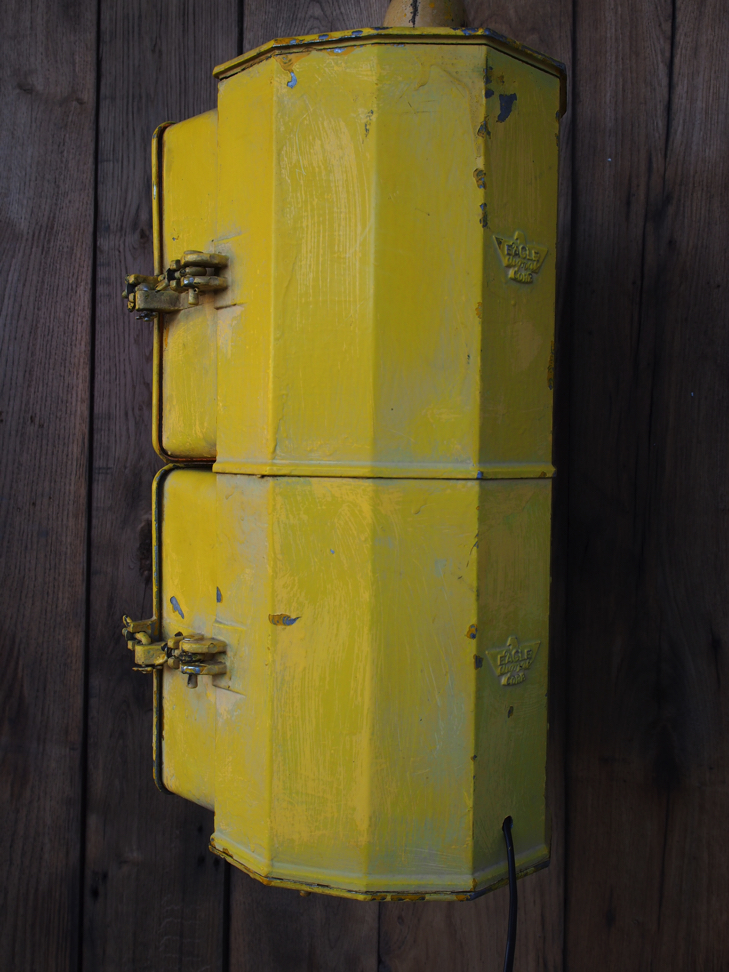 New York feu dont walk americain vintage USA jaune d'origine avec fixations murale – Image 8