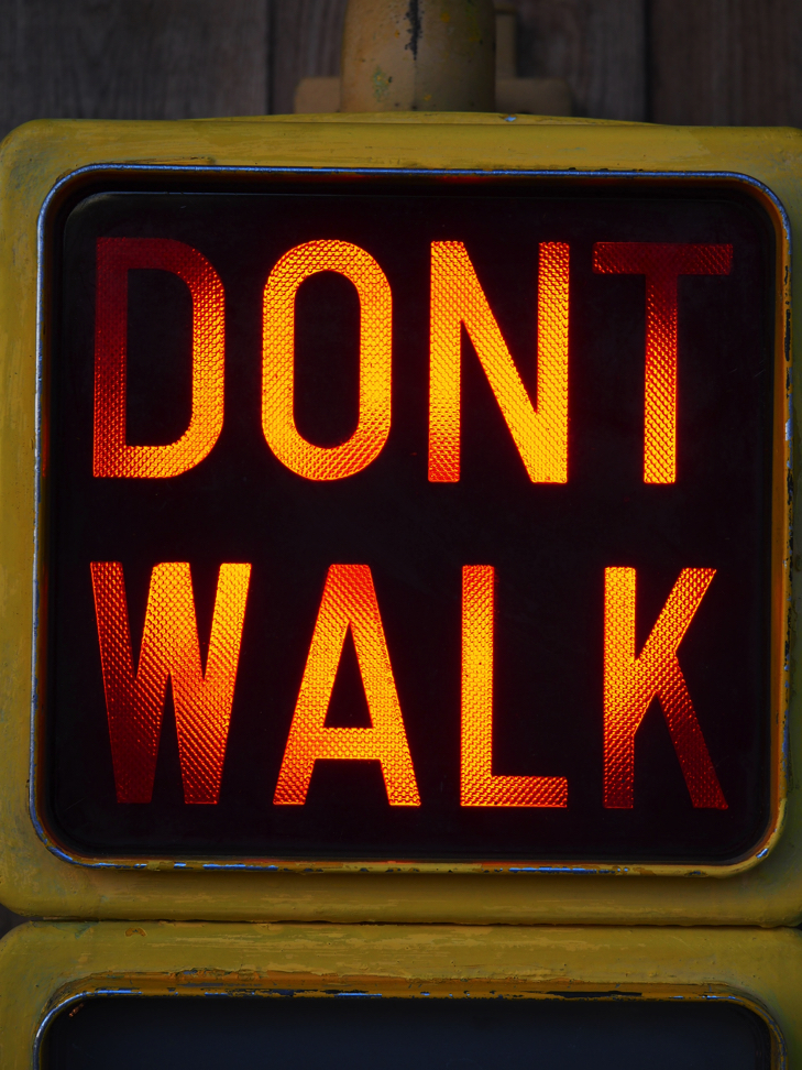 New York feu dont walk americain vintage USA jaune d'origine avec fixations murale – Image 12