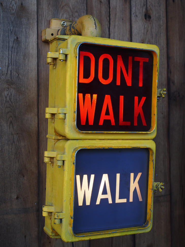 New York feu dont walk americain vintage USA jaune d'origine avec fixations murale – Image 14