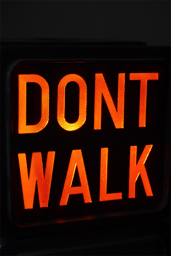 New York feu dont walk americain vintage USA jaune d'origine avec fixations murale – Image 5