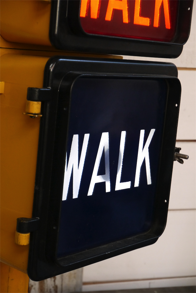 New York feu dont walk americain vintage USA jaune d'origine avec fixations murale – Image 10