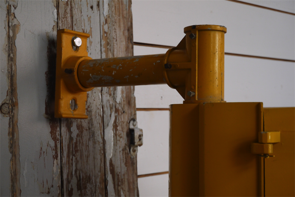 New York feu dont walk americain vintage USA jaune d'origine avec fixations murale – Image 6