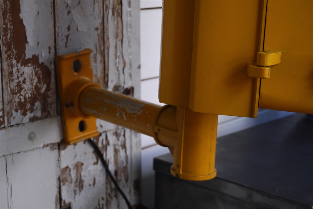 New York feu dont walk americain vintage USA jaune d'origine avec fixations murale – Image 8