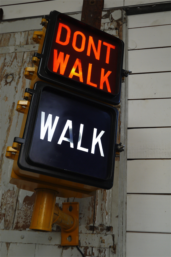 New York feu dont walk americain vintage USA jaune d'origine avec fixations murale – Image 12