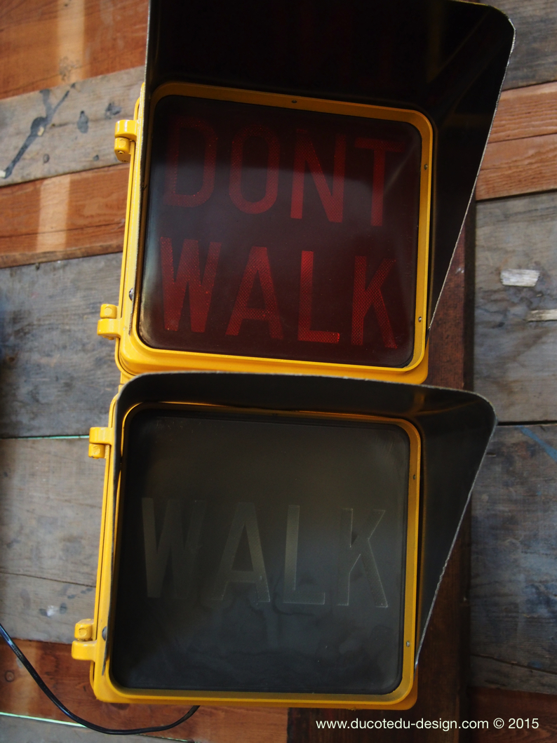 New York feu dont walk americain vintage USA jaune d'origine avec fixations murale – Image 12