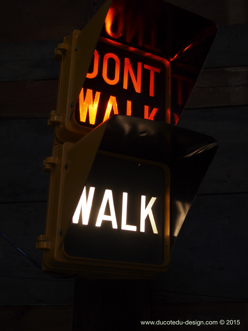 New York feu dont walk americain vintage USA jaune d'origine avec fixations murale – Image 9