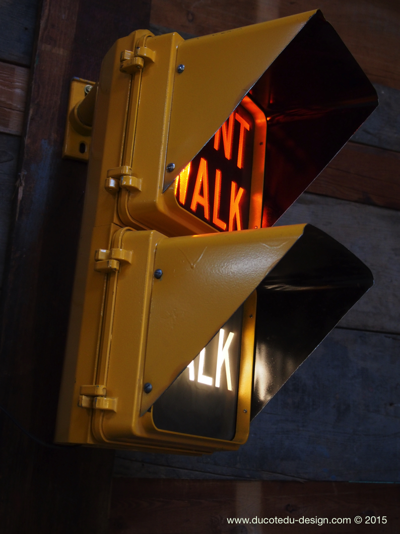 New York feu dont walk americain vintage USA jaune d'origine avec fixations murale – Image 3