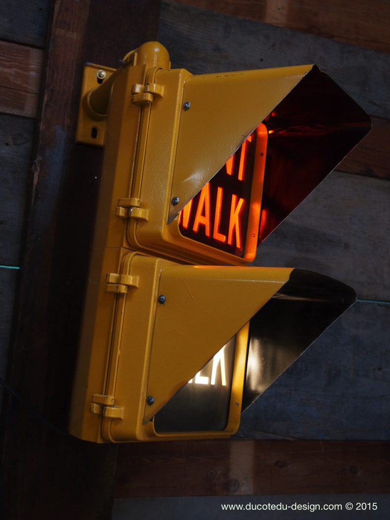 New York feu dont walk americain vintage USA jaune d'origine avec fixations murale – Image 4