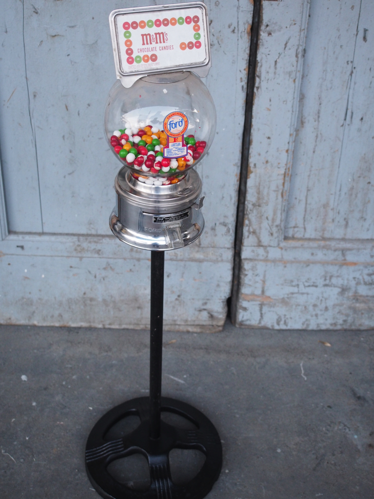 Distributeur à bonbon Ford Ball Gum 1950 Jaycees sur pied – Image 2