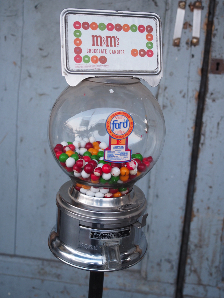 Distributeur à bonbon Ford Ball Gum 1950 Jaycees sur pied – Image 4