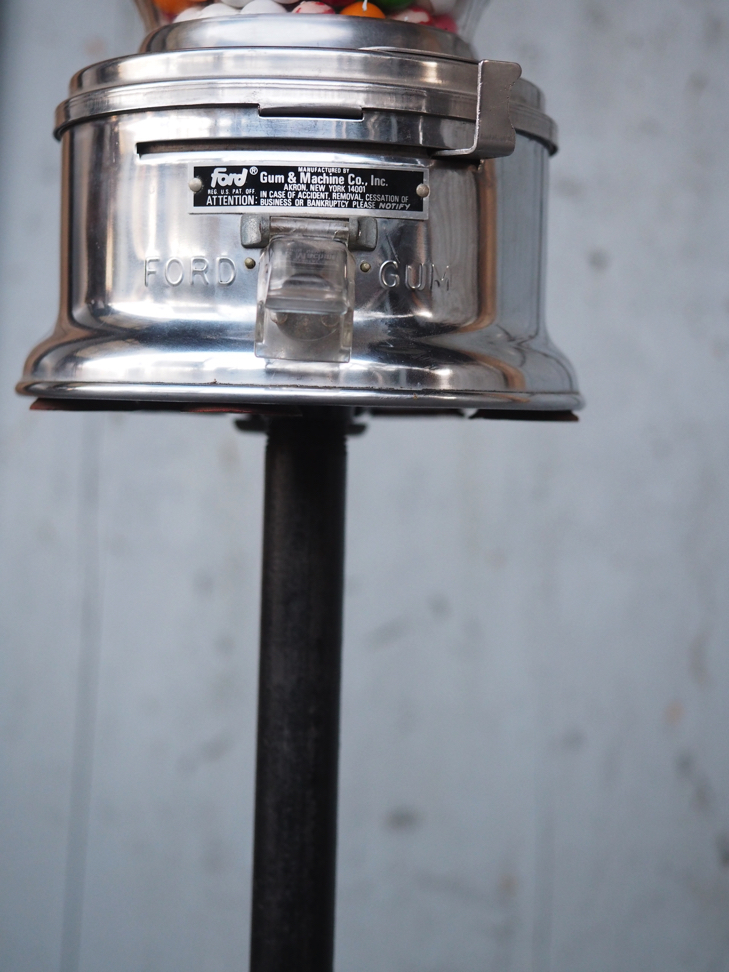 Distributeur à bonbon Ford Ball Gum 1950 Jaycees sur pied – Image 8