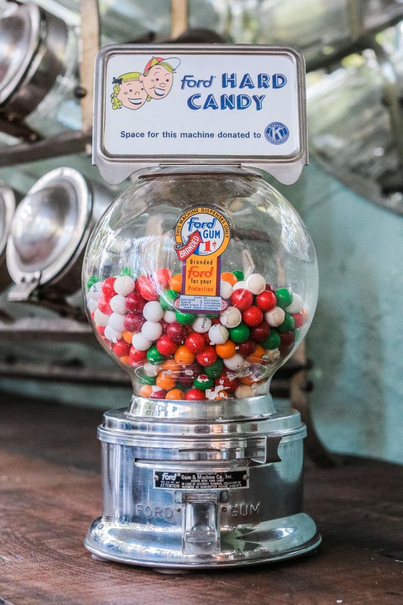 Distributeur à bonbon Ford Ball Gum 1950 hard candy – Image 2