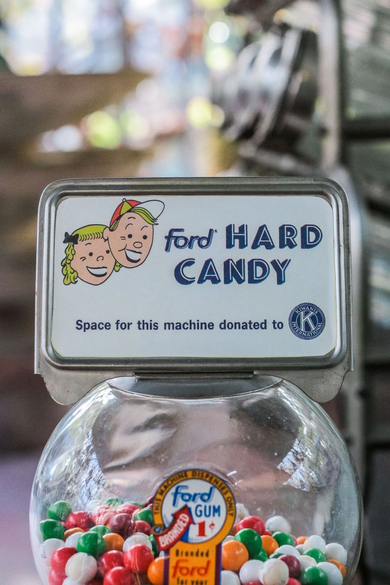 Distributeur à bonbon Ford Ball Gum 1950 hard candy – Image 6