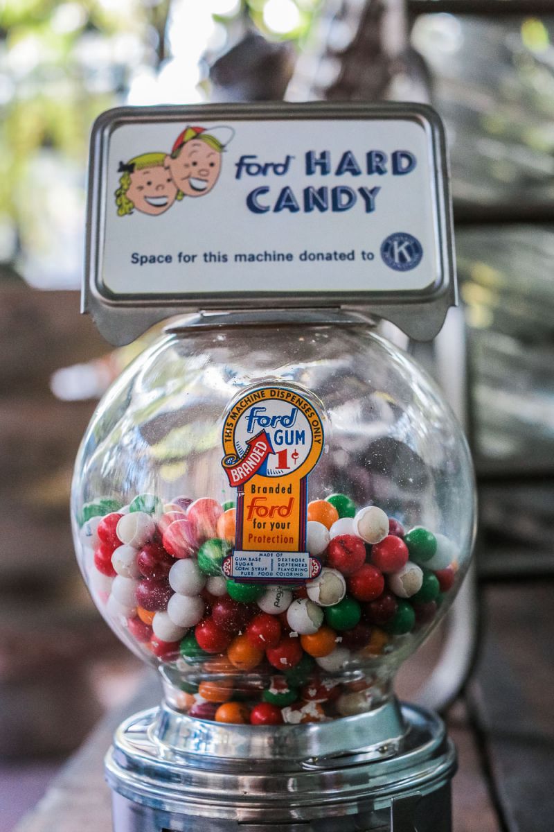 Distributeur à bonbon Ford Ball Gum 1950 hard candy – Image 7