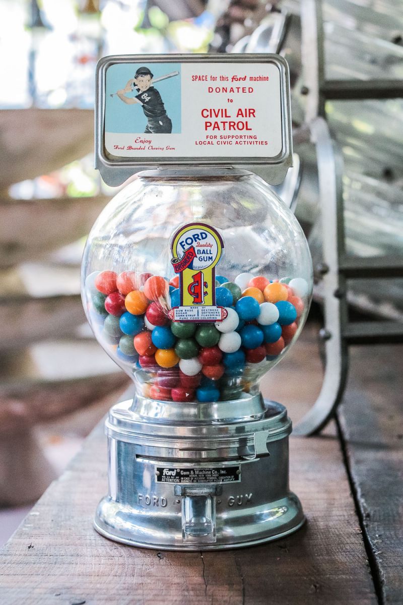 Distributeur à bonbon Ford Ball Gum 1950 hard candy – Image 2