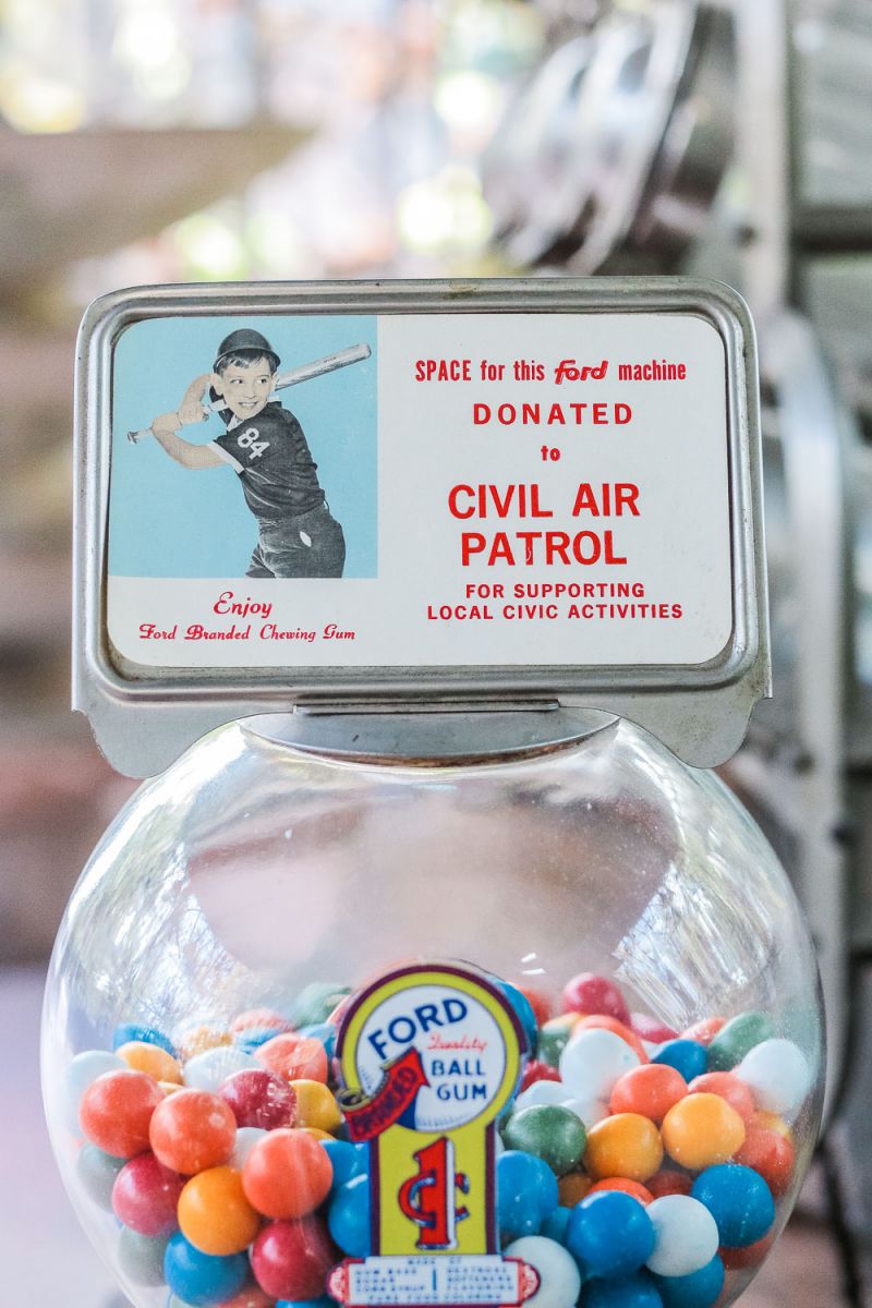 Distributeur à bonbon Ford Ball Gum 1950 hard candy – Image 3