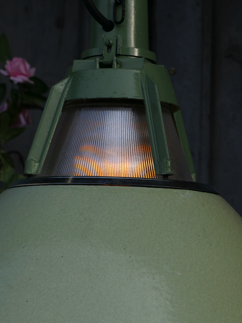 abat jour emaillee vert lampe holophane conique origine Union Sovietique – Image 6