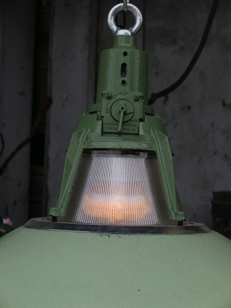 abat jour emaillee vert lampe holophane rond origine Union Sovietique – Image 6