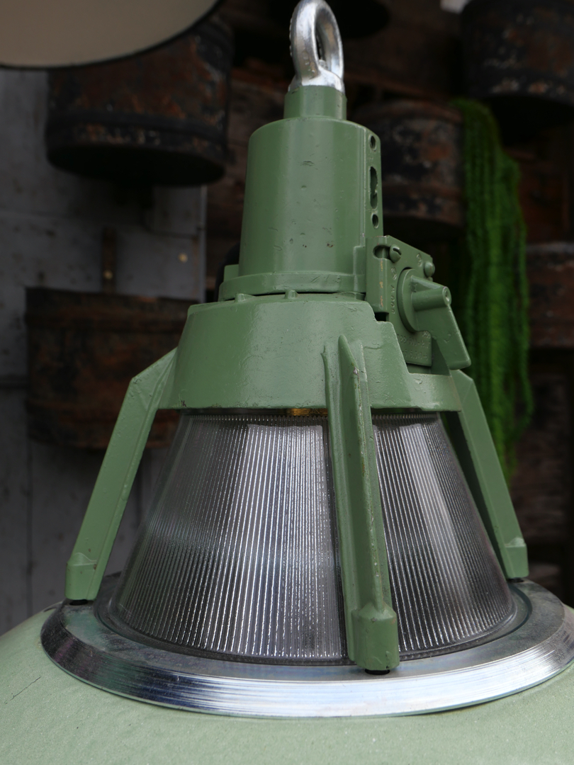 abat jour emaillee vert lampe holophane rond origine Union Sovietique – Image 11