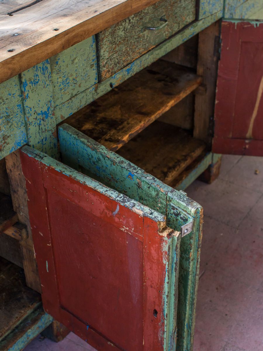 banco de trabajo mecánico industrial muy grande en su estado original - Image 9