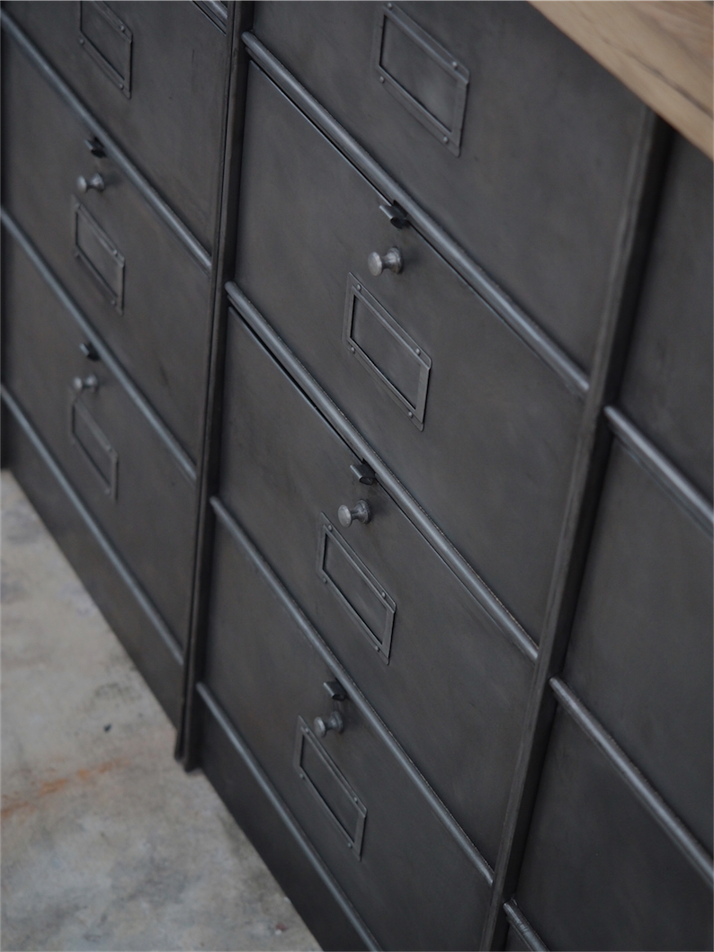 ancien meuble enfilade 16 casiers industriel a clapet roneo 1950 plateau chene massif – Image 14